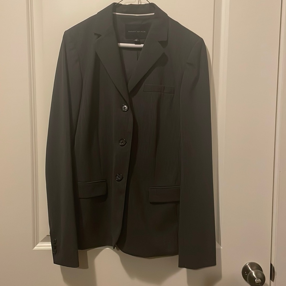 Banana Republic 8 tall, Dark grey pinstriped, buttons in tacked.